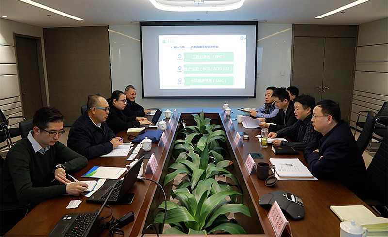 熊良虎会见中建材（北京）6008集团公司董事长泥卫东