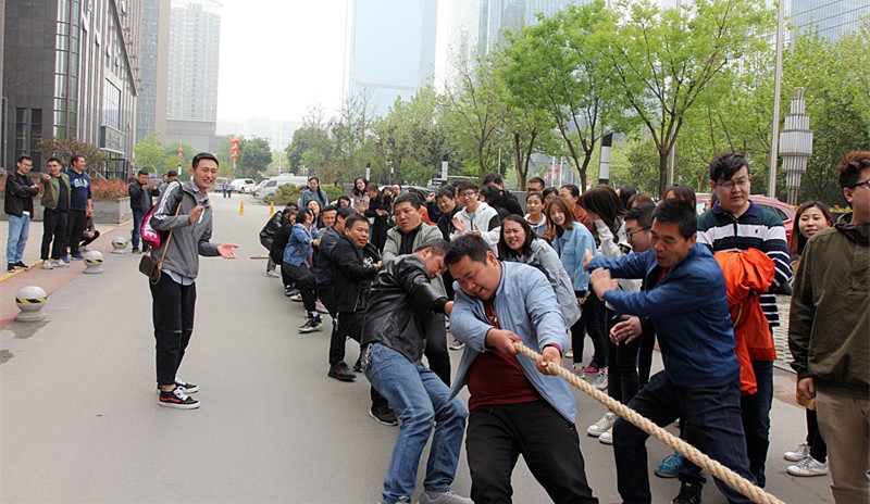 陕西6008集团集团工会组织举行春季拔河角逐