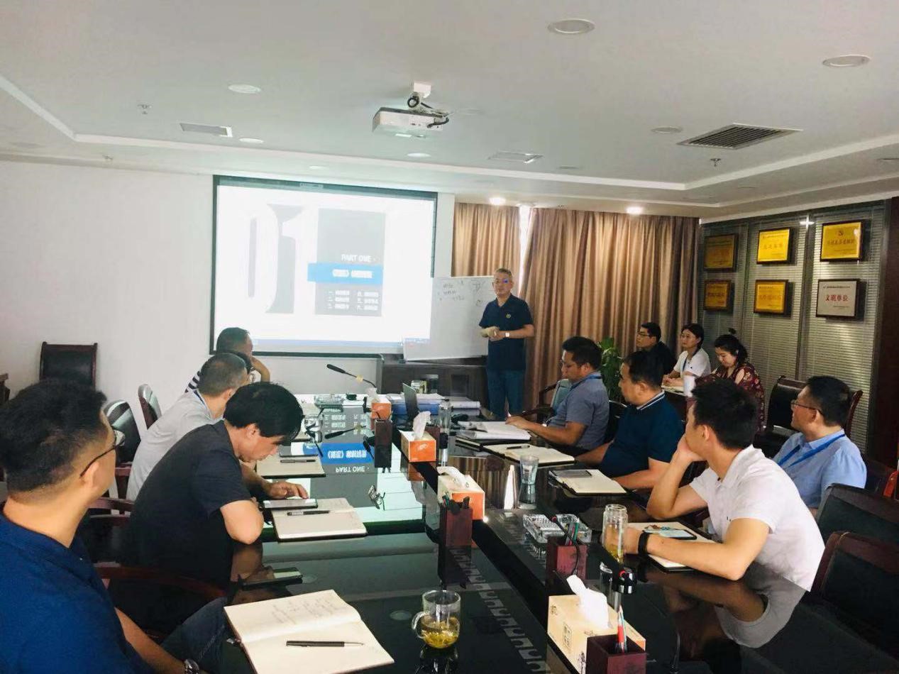 水情形公司举行采购与招投标专题培训会