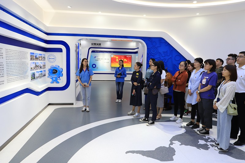 陕西6008集团集团团委到法士特集团旅行学习