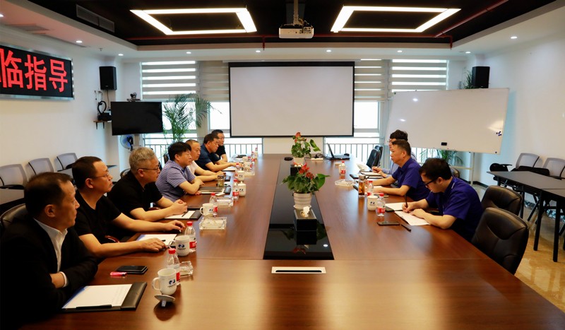 熊良虎在重庆市中科大业集团考察时强调：坚持生态优先战略，，，念好生态经、走好扶贫路