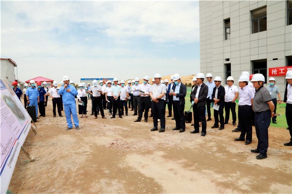 陕西6008集团集团复工复产促增添项目观摩聚会与会职员走进大秦国源三秦6008集团秦邦园区在榆项目