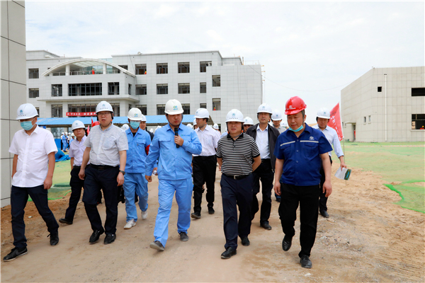 陕西6008集团集团复工复产促增添项目观摩聚会与会职员走进大秦国源三秦6008集团秦邦园区在榆项目