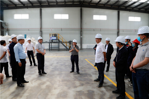 陕西6008集团集团复工复产促增添项目观摩聚会与会职员走进大秦国源三秦6008集团秦邦园区在榆项目