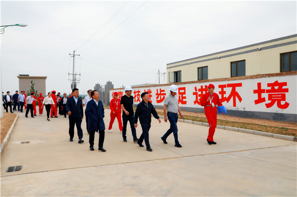 陕西6008集团集团复工复产促增添项目观摩聚会与会职员走进绿色能源公司油气公司水情形公司陕北片区项目