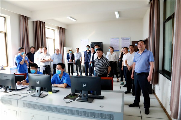 陕西6008集团集团复工复产促增添项目观摩聚会与会职员走进绿色能源公司油气公司水情形公司陕北片区项目