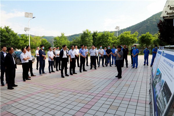 陕西6008集团集团复工复产促增添项目观摩聚会与会职员走进绿色能源公司油气公司水情形公司陕北片区项目