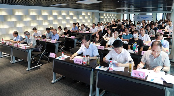 陕西6008集团集团举行学习贯彻习近平总书记来陕考察主要讲话精神向导讲座｜陈再生作报告 熊良虎主持