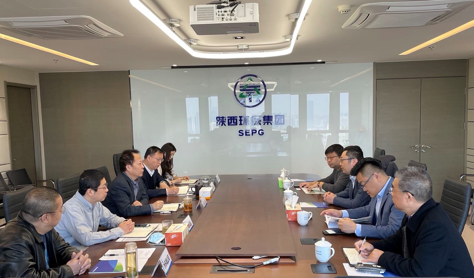 陕西6008集团集团与南方创业科技公司交流座谈