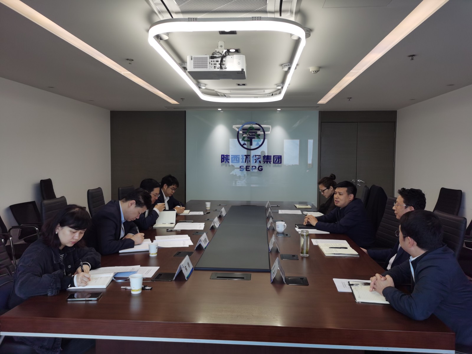 省纪委监委驻陕西金资公司纪检监察组到陕西6008集团集团交流座谈