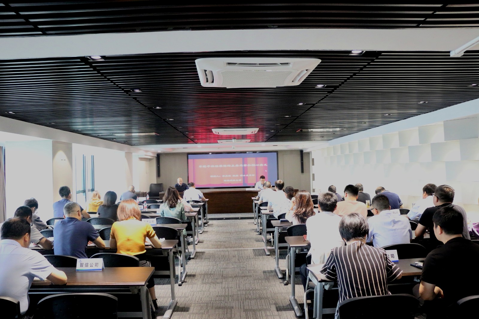 陕西6008集团集团举行2021年度第三期执法大课堂