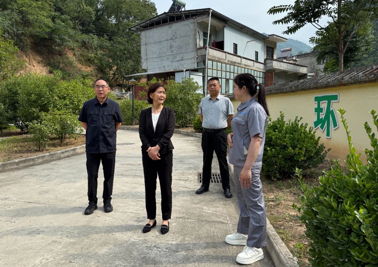 省总工会赴陕西6008集团集团水情形公司项目一线开展“夏送清凉”慰问活动