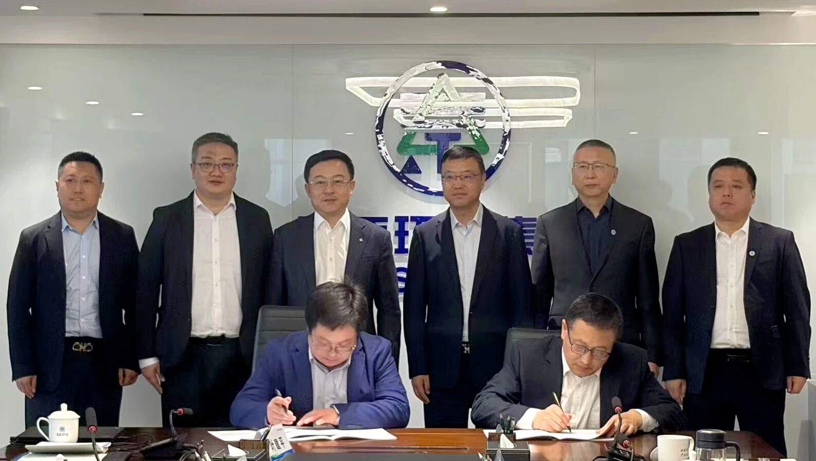 陕西6008集团集团与上海电气输配电集团座谈交流